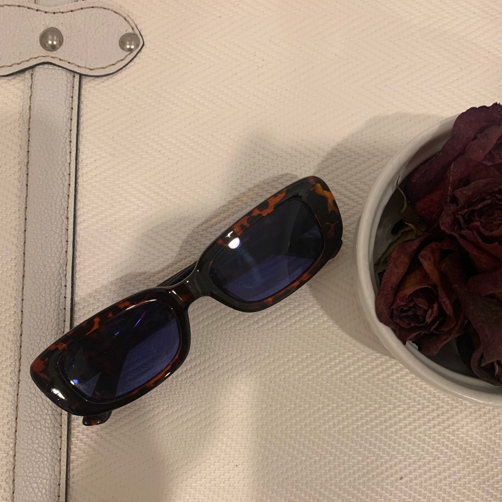 90s Leopard Print Rectangular Sunglasses - image 2